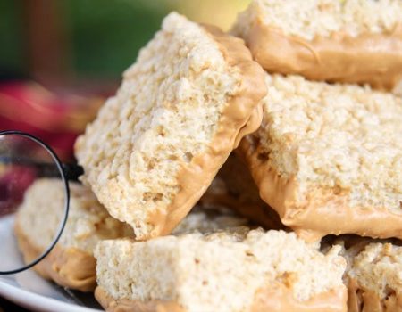 This is the treat for Harry Potter fans! Butterbeer Krispy Treats are so chewy and full of that butterbeer flavor. Perfect for a Harry Potter party!