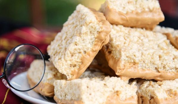 This is the treat for Harry Potter fans! Butterbeer Krispy Treats are so chewy and full of that butterbeer flavor. Perfect for a Harry Potter party!