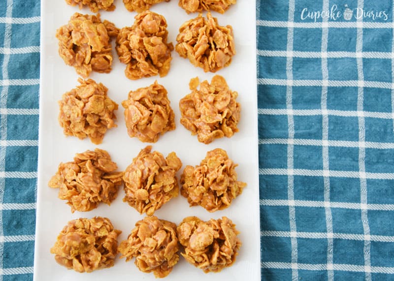 No Bake Peanut Butter Corn Flake Cookies - Chewy and flavorful cookies loaded with peanut butter!