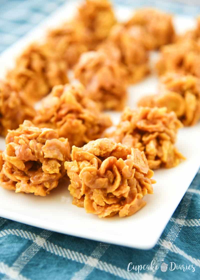 No Bake Peanut Butter Corn Flake Cookies - Perfectly chewy and tasty no-bake cookies that are SO easy to make!