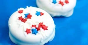 Chocolate Dipped Oreos for the 4th of July