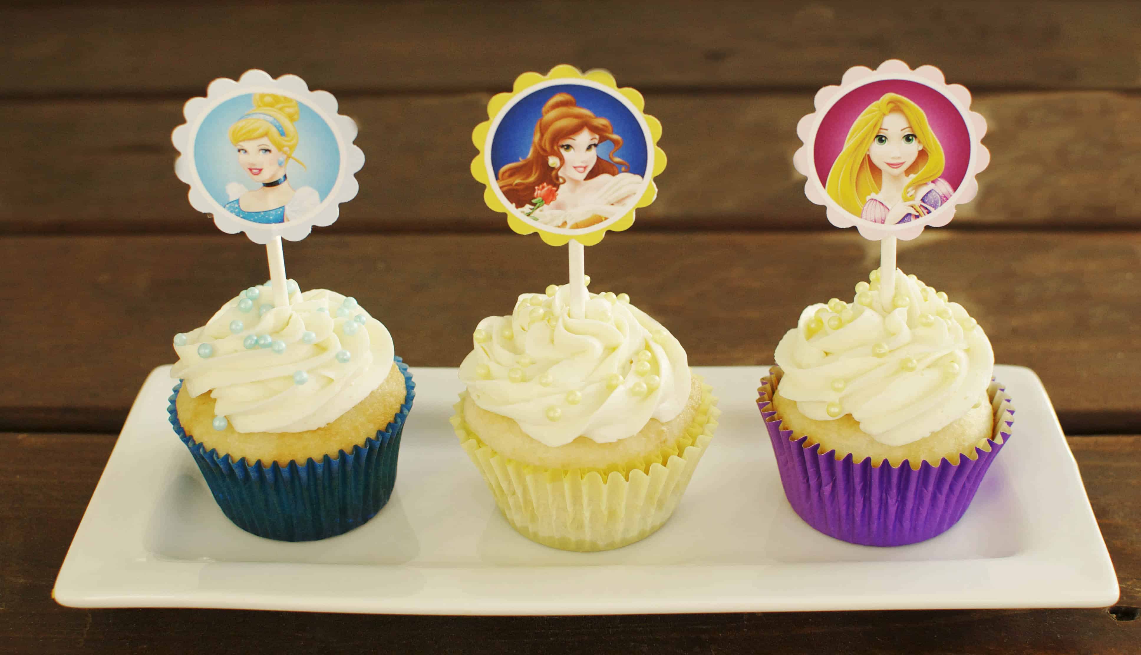 DISNEY PRINCESSES CAKE DECORATING USING 1M WILTON PIPING TIP 