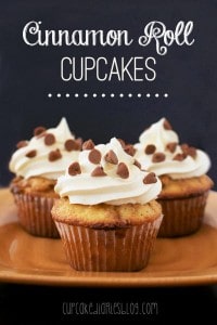 252810-2529cinnamonroll_cupcakes