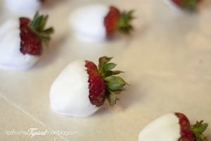 Marshmallow Strawberry Pops