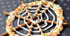 Pretzel Candy Spiderwebs {30 Days of Halloween – Day 25}