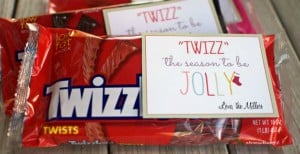 Easy Twizzlers Holiday Neighbor Gift {FREE Printable Tag!}