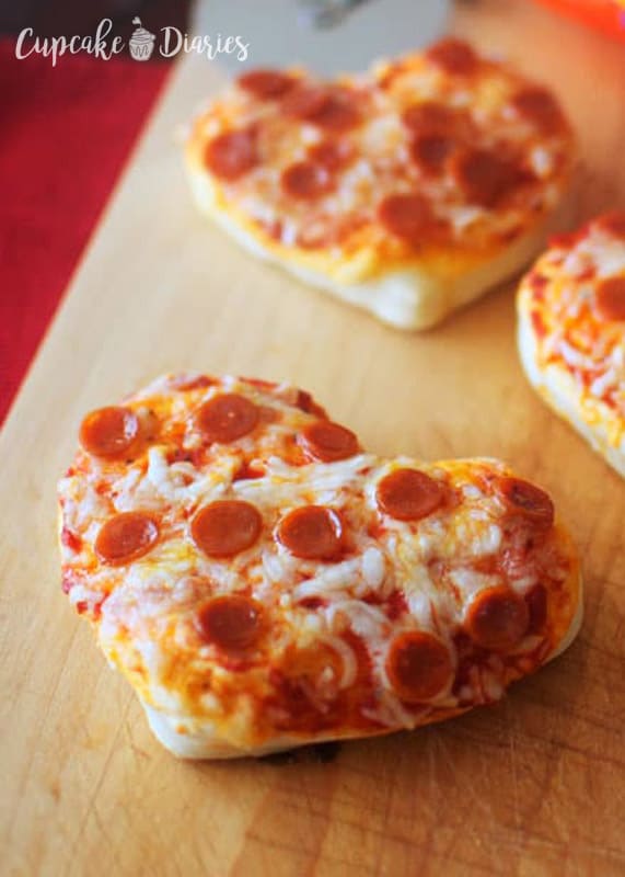 Simple Heart Shaped Kids Pizza for Valentine's Day! #ad #LuvTyson