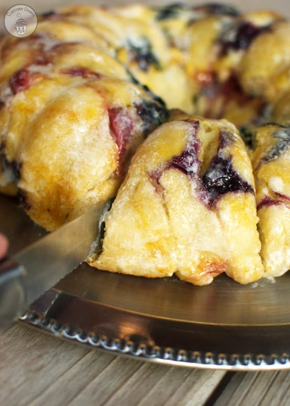 Berry Monkey Bread - A deliciously gooey monkey bread filled with strawberries and blueberries. A perfect breakfast for Sunday morning!
