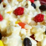 Gryffindor Popcorn - This sweet popcorn is the perfect treat to serve at a Harry Potter party!
