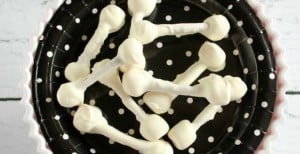 Chocolate Covered Pretzel and Marshmallow Bones: 30 Days of Halloween – Day 27