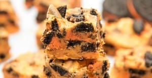 Halloween Cookies and Cream Fudge: 30 Days of Halloween – Day 30