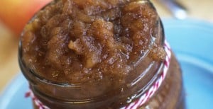 Easy Crock Pot Cinnamon Applesauce