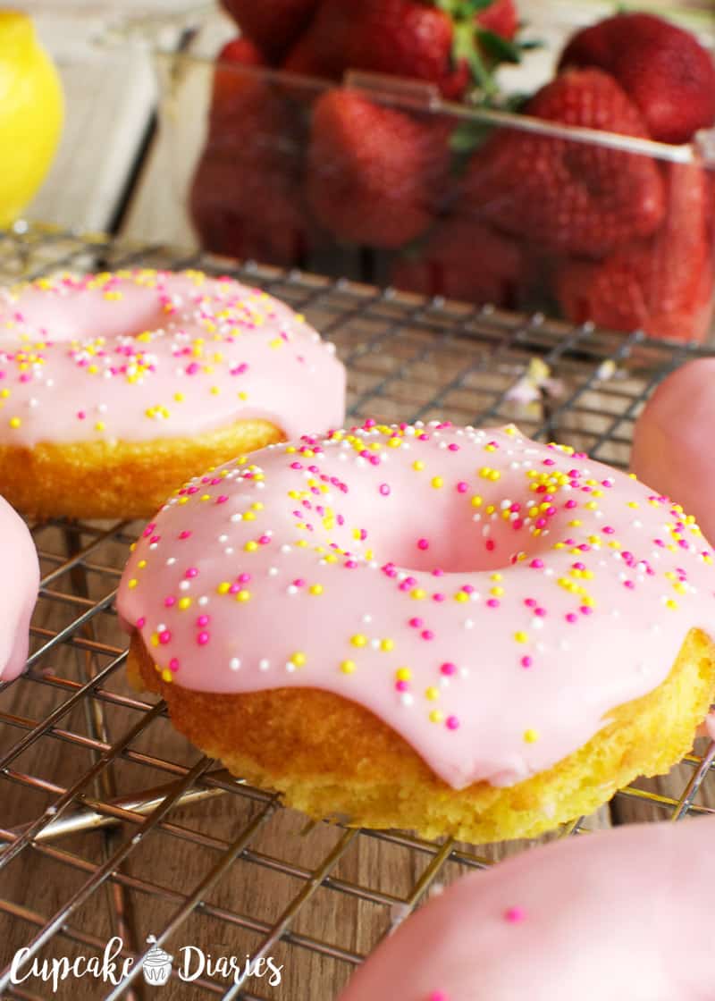 https://www.cupcakediariesblog.com/wp-content/uploads/2016/06/strawberry-lemon-donuts-2.jpg
