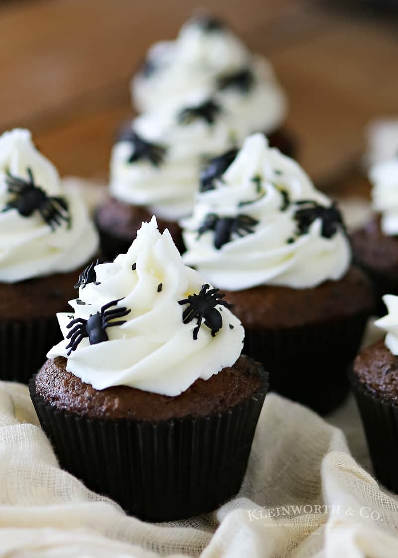 creepy spider cupcakes – 30 days of halloween 2016: day 22