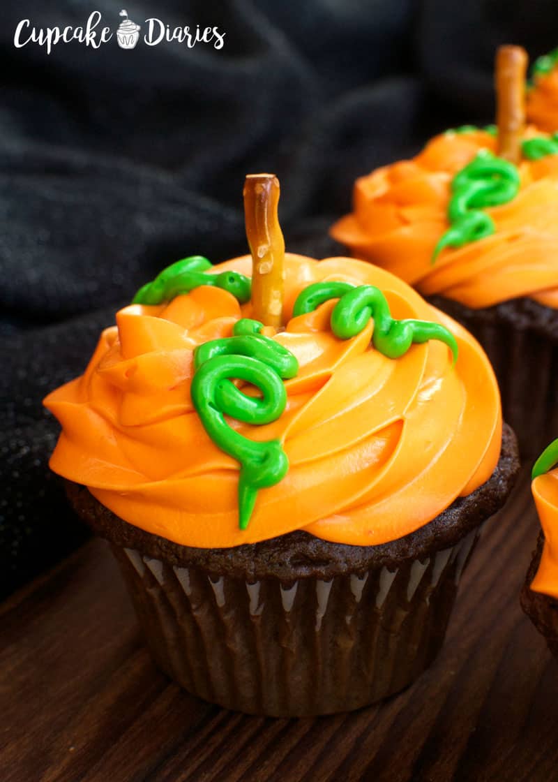 Pumpkin Patch Cupcakes - 30 Days of Halloween 2016: Day 14