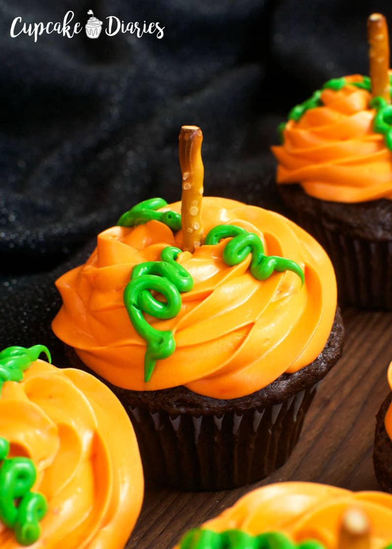 Pumpkin Patch Cupcakes - 30 Days of Halloween 2016: Day 14