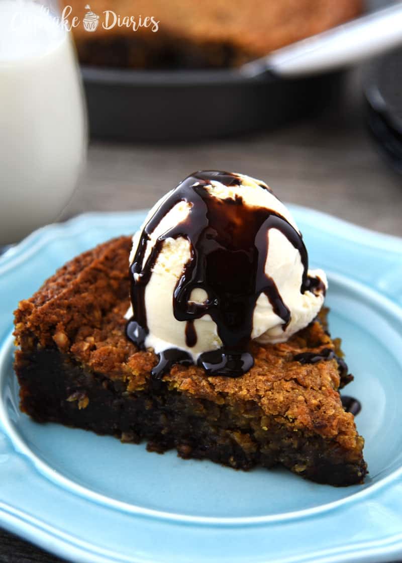 Flourless and Eggless Chocolate Chip Cookie Pie