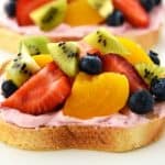 Fruit Bruschetta - A perfectly easy snack idea for spring and summer! So colorful and delicious.