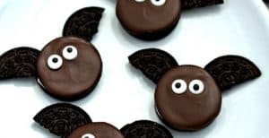 Bat Oreos – 30 Days of Halloween 2017: Day 20