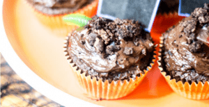 Dirt and Worms Cupcakes – 30 Days of Halloween 2017: Day 10