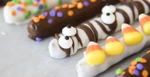 Chocolate Covered Halloween Pretzels – 30 Days of Halloween 2017: Day 22
