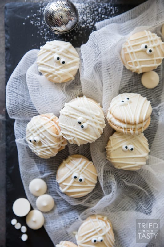 mummy macs {vanilla bean french macarons} – 30 days of halloween 2017: day 2