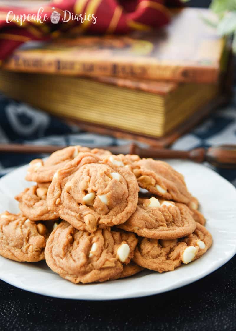 Harry Potter Butterbeer Cookies - If you're planning a Harry Potter party, you've got to make these cookies!