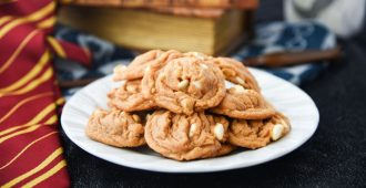 Harry Potter Butterbeer Cookies - If you're planning a Harry Potter party, you've got to make these cookies!