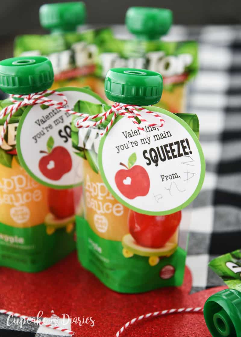 Adorable Applesauce Valentines are great for preschool classes!