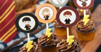 Harry Potter Cupcakes with Printable Toppers - An easy and cute dessert for a Harry Potter party!