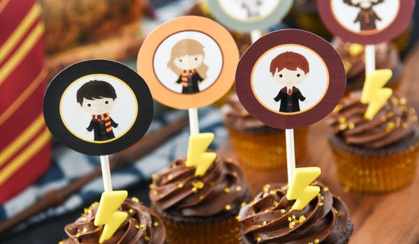 Harry Potter Cupcakes with Printable Toppers - An easy and cute dessert for a Harry Potter party!