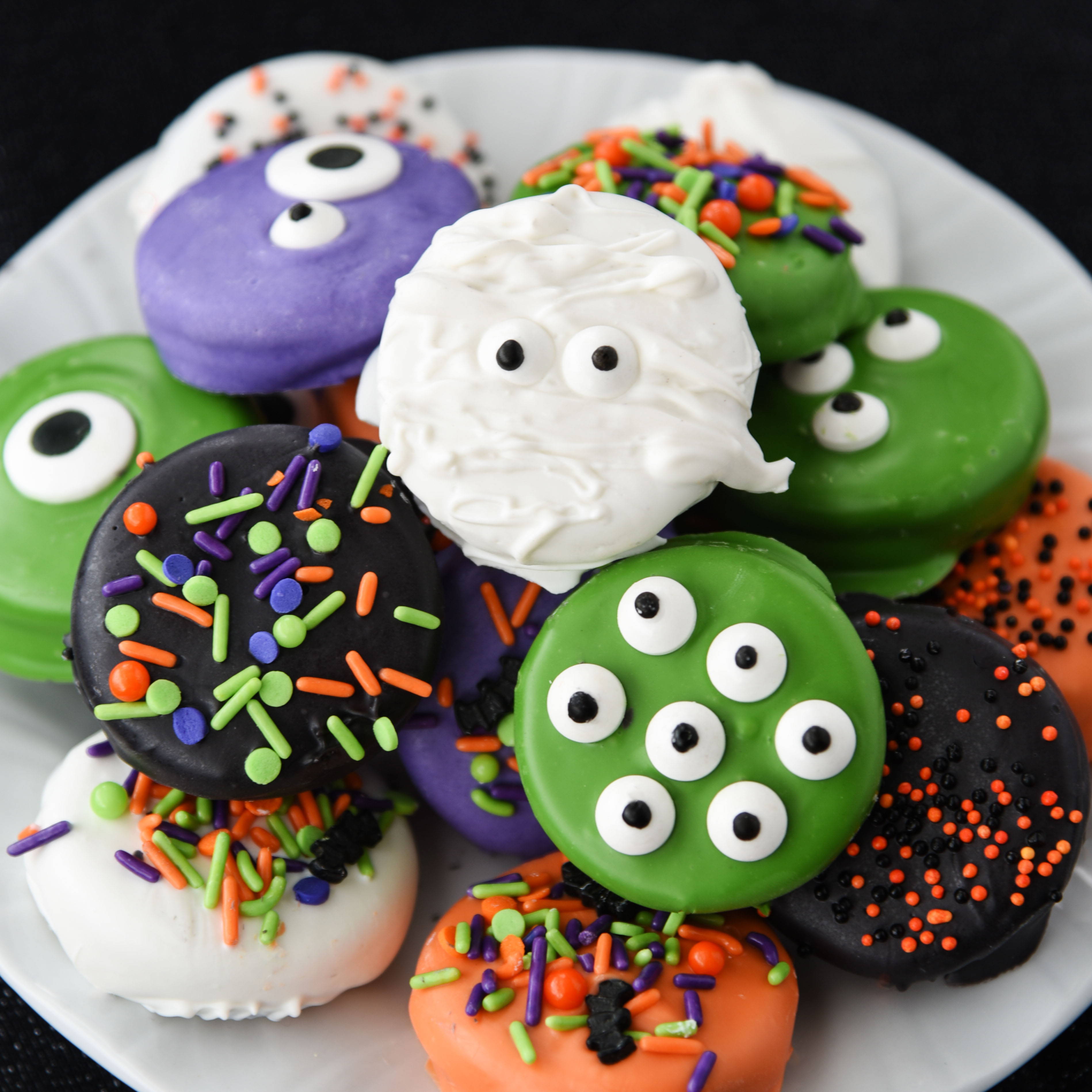 Halloween Dipped Oreos are just about as fun as you can get when it comes to cute and creepy treats! The bright colors are so fun and festive.