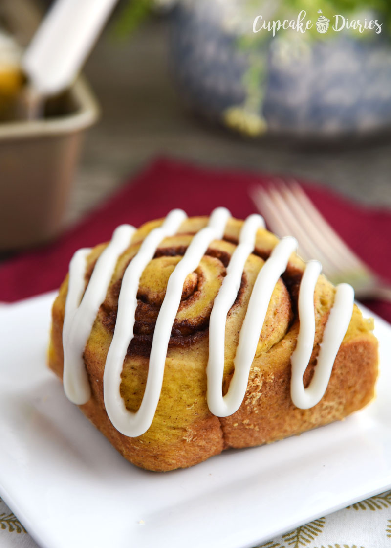 A delicious and easy Pumpkin Cinnamon Roll with a decadent cream cheese glaze! Perfect for Thanksgiving breakfast.
