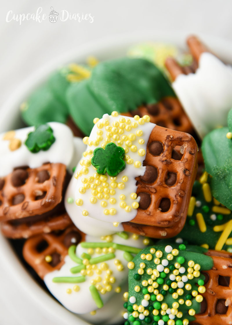 St. Patrick’s Day Caramel Pretzel Bites - Cupcake Diaries