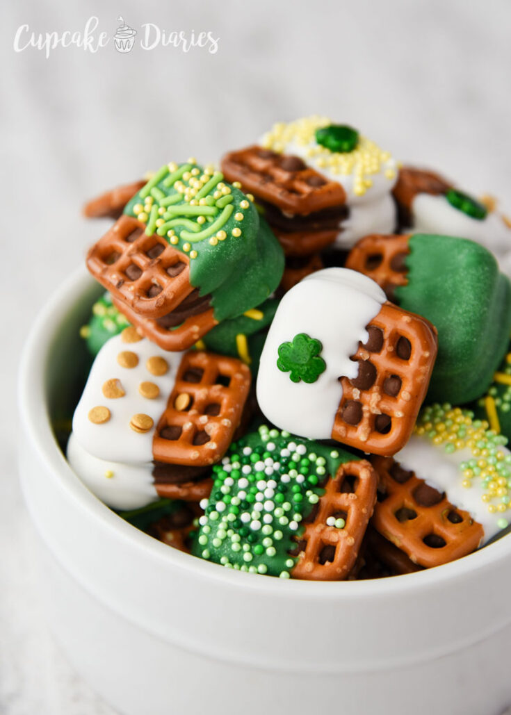 Pretzels, chocolate, caramel...These little treats are so yummy, festive, and easy to make!