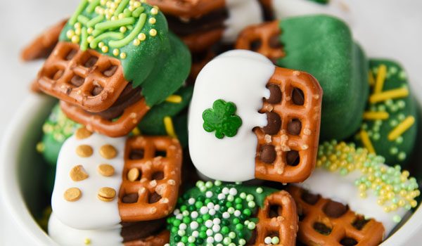 St. Patrick's Day Caramel Pretzel Bites are pinch-proof treats that take minutes to make! These little guys are super festive and delicious.