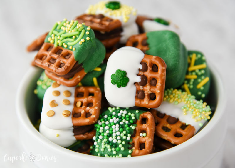 Cookin' Cowgirl: Dark Chocolate Mint Pretzel Kisses for St. Patrick's Day