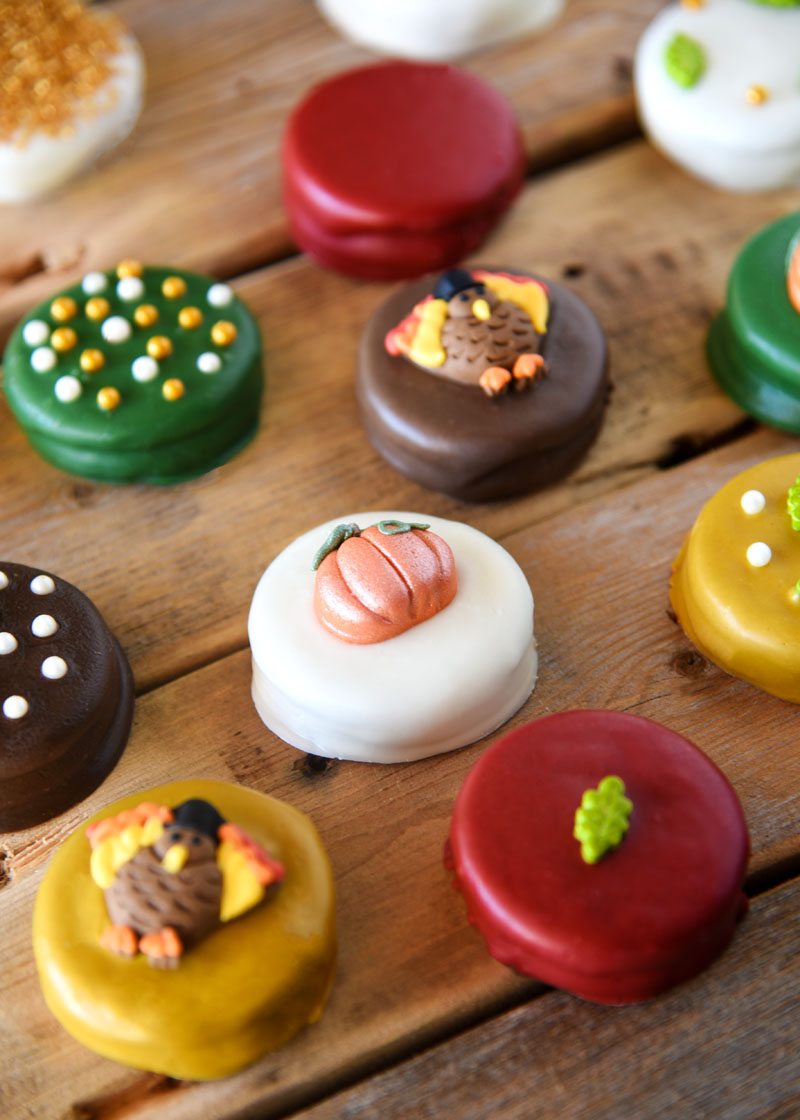 Oreos were meant to be dipped in Thanksgiving colors! Aren't these so pretty?